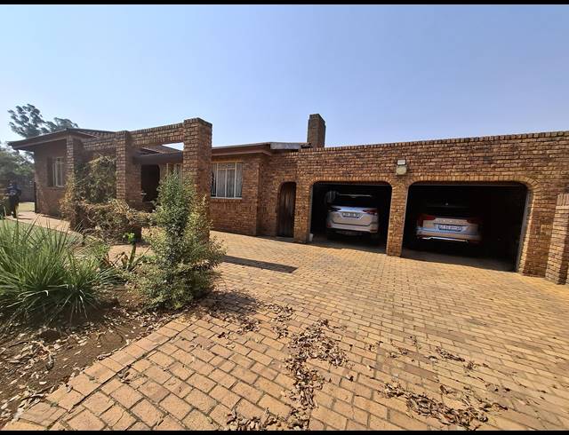 4 BEDROOM HOUSE FOR SALE IN DERSLEY